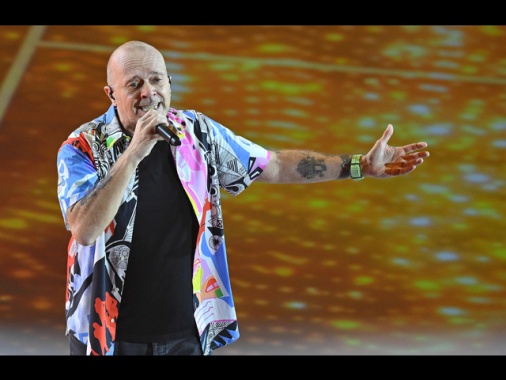 Carlo Conti, 'Max Pezzali ospite fisso a Sanremo dal palco della nave'