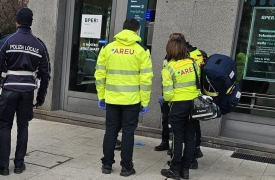 Malore all’ingresso della banca, soccorso 64enne