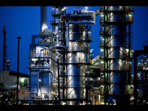 Il petrolio chiude in forte rialzo a New York, +3,16%