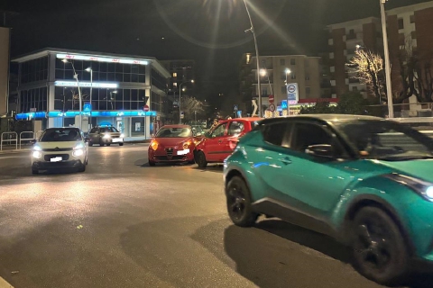 Auto contromano, scontro in largo Flaiano