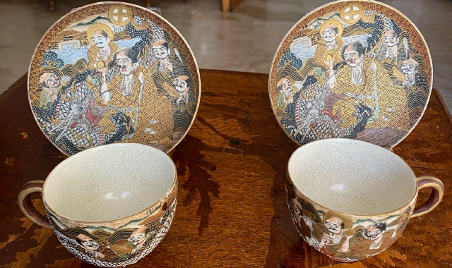 Alcune delle ceramiche giapponesi che fanno parte delle collezioni donate al Comune