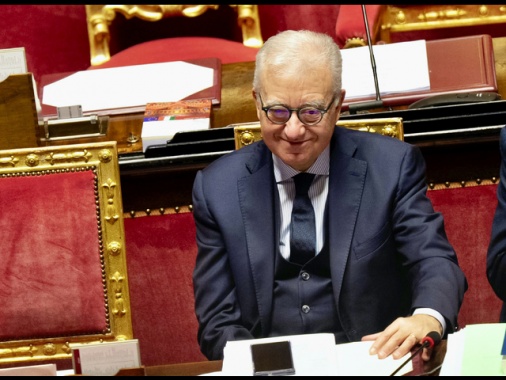 Crans-Montana, Mantovano vedrà le famiglie per concordare una linea comune