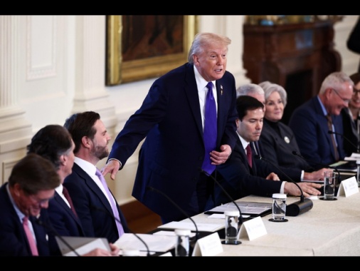 Trump, Cina e Russia possono comprare il petrolio dagli Usa