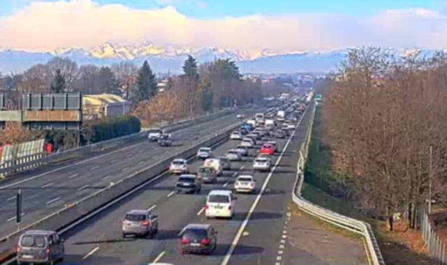 Le code in Autolaghi riprese dalla webcam di Autostrade per l’Italia