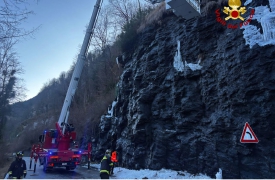 Candele di ghiaccio “pericolanti”, strada chiusa in Valle Antigorio
