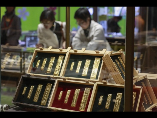 Nuovo record per l'oro sopra quota 4.600 dollari l'oncia