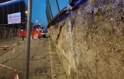 Crolla il muro di cinta, traffico in tilt a Legnano