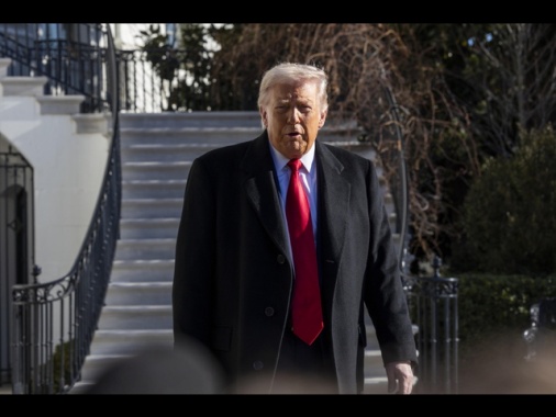 Trump partecipa ad una riunione sull'Iran, 'agirò di conseguenza