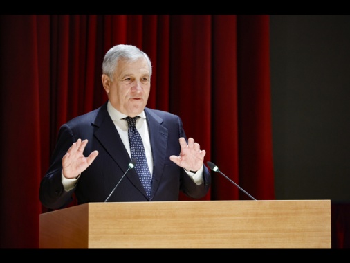 Tajani, si può indicare il premier nel programma ma non sulla scheda