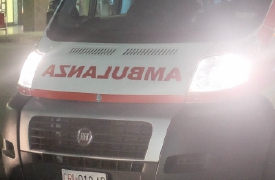 Si schianta contro un albero, grave 22enne