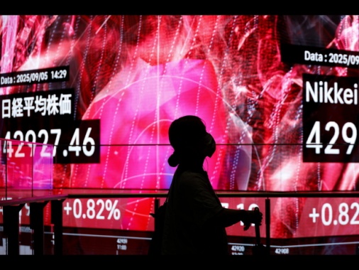 Borsa: Tokyo, apertura in lieve calo (-0,21%)