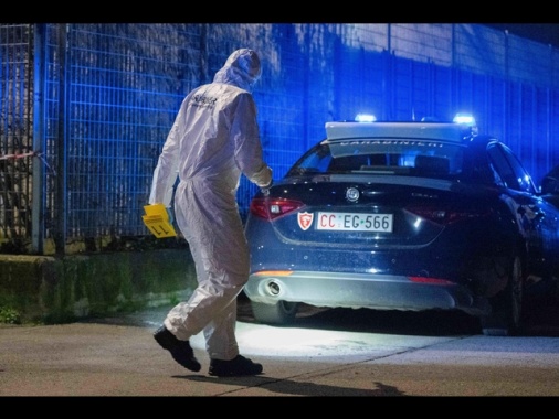 Uomo trovato ucciso con coltellata in casa a Milano, giovane arrestato