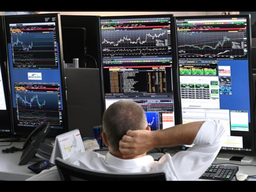 Lo spread tra Btp e Bund scende ancora, chiude a 61,9 punti