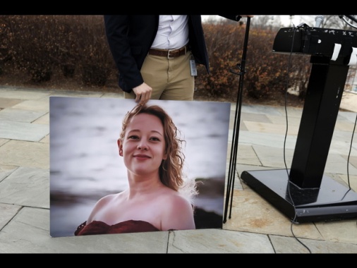 'La donna uccisa a Minneapolis era viva quando l'Ice ha bloccato un medico'