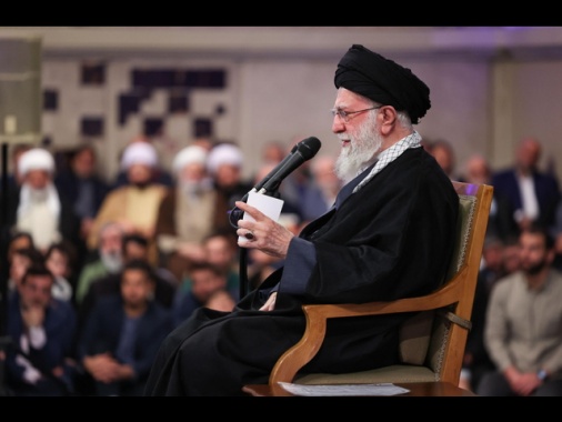 Khamenei, 'spezzeremo la schiena ai sediziosi'