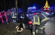 Auto contro albero, ferito 56enne