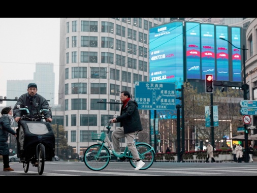 Borsa: Shanghai apre a -0,27%, Shenzhen a -0,34%