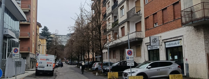 Escono per una passeggiata, orologio e scarpe spariscono