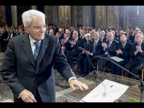 Mattarella, le nuove povertà sono un problema da affrontare