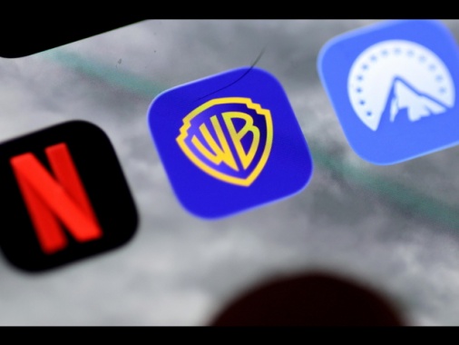 Netflix rivede l'offerta per Warner, è tutta in contanti