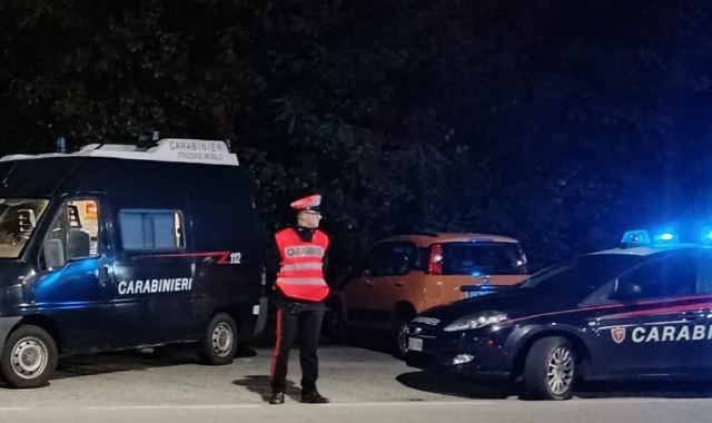 Aggredisce i carabinieri: 27enne in manette