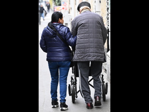 In Italia 814 mila lavoratori domestici regolari, nel sommerso quasi 1 su 2