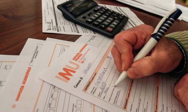 Imu e Tasi arretrate per 122mila euro: scontro in Consiglio a Vergiate