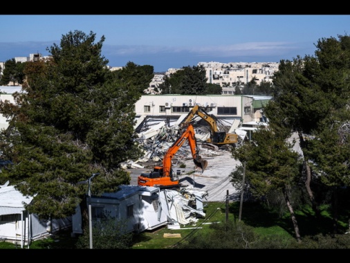 Brucia a Gerusalemme la sede Unrwa demolita da Israele