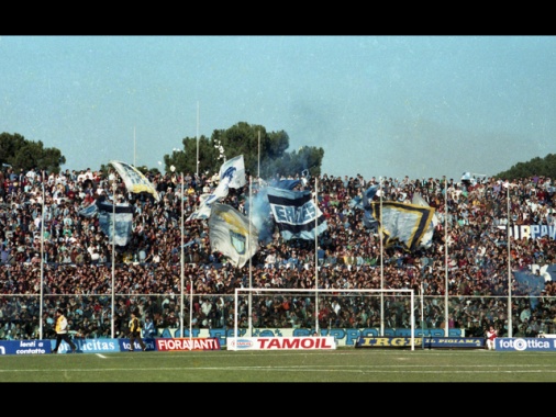 Scontri in A1: bloccati 80 laziali, sequestrate mazze e coltelli