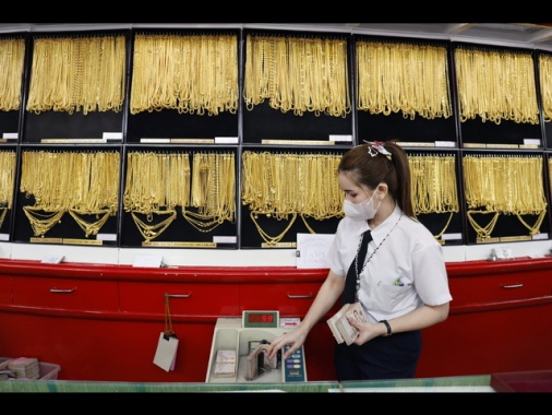 L'oro supera per la prima volta quota 5.000 dollari, per l'incognita Trump