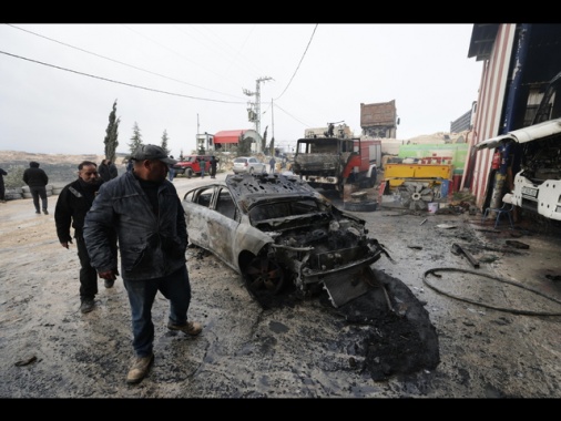 Fonti, carabinieri fatti inginocchiare sotto minaccia di armi da colono