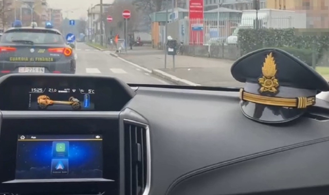 L’indagine della Guardia di finanza di Busto Arsizio ha portato a indagare un medico neurologo e un tecnico, rinviati a giudizio per peculato e truffa