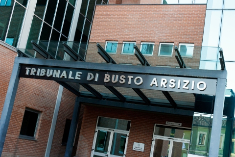 Giudice popolare in tribunale col coltello: denunciato ed estromesso