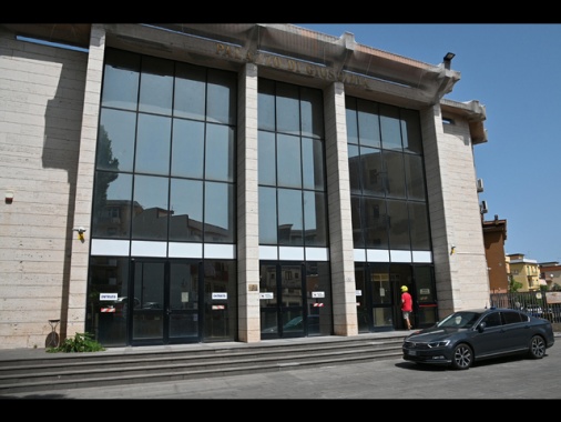 Tre cadaveri crivellati di colpi in un bosco del Messinese