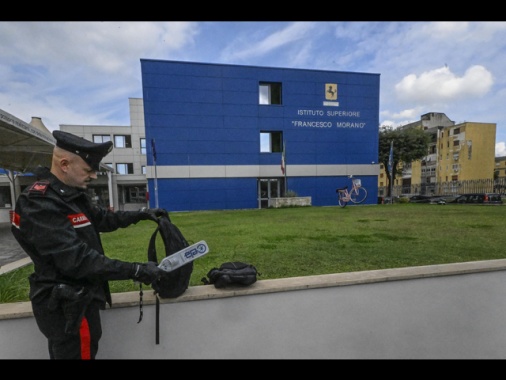 Metal detector nelle scuole, firmata la circolare da Valditara e Piantedosi