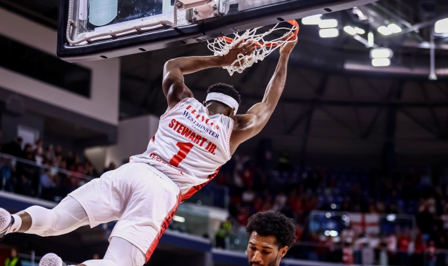 Carlos Stewart in una schiacciata durante il match vinto a Milano