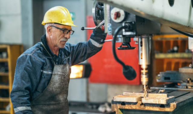 Varese, invecchia l’età media dei lavoratori