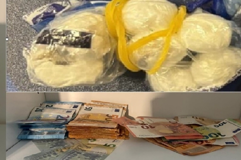 Droga in auto e a casa: arrestato