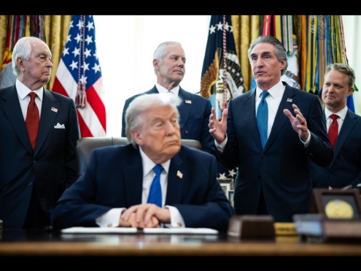 Trump, 'l'Iran sta parlando con noi, vedremo'