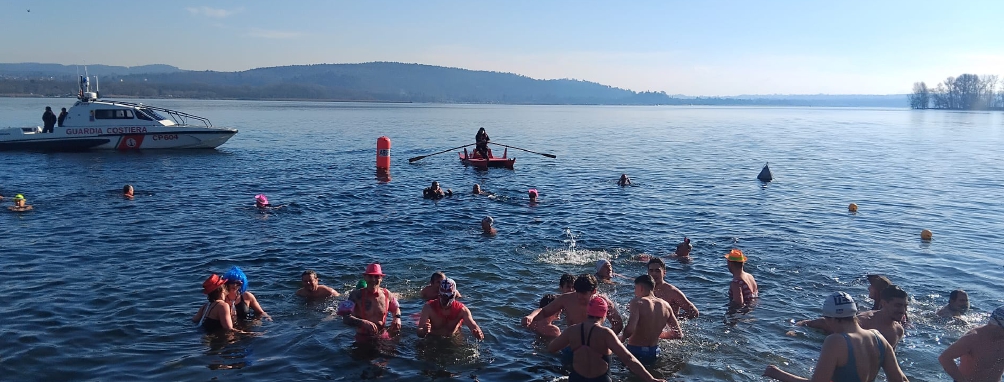 Sessantotto al cimento: in acqua anche due bimbi di 3 e 4 anni
