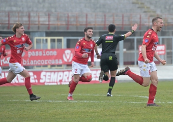 Tris Varese, poker Varesina. Castellanzese k.o.