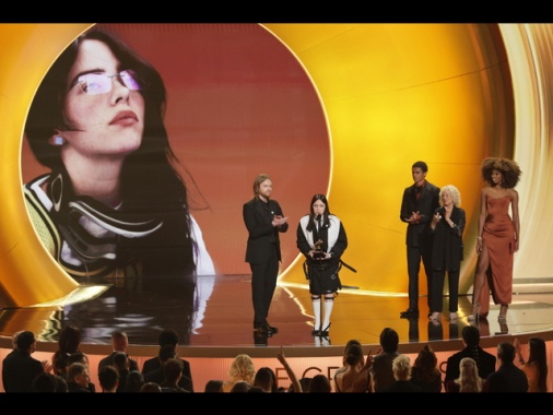 Ai Grammy 'Wildflower' di Billie Eilish canzone dell'anno