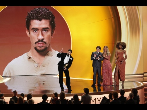 Ai Grammy Bad Bunny contro l'Ice: 'Non siamo animali'