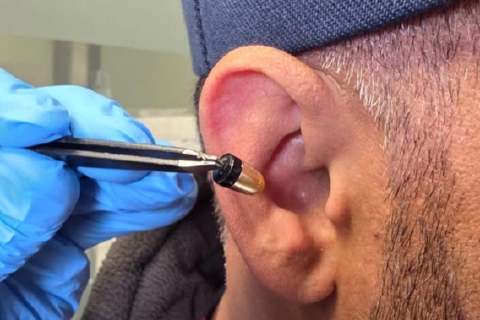 All’esame per la patente con l’auricolare: finisce all’ospedale