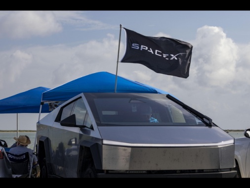 Musk fonde xAI in SpaceX per data center nello spazio