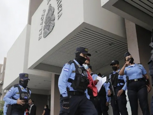 Frode elettorale in Honduras, ordinato l'arresto di due politici