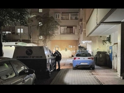 Giovane uccisa a Napoli: in corso le ricerche del fratello