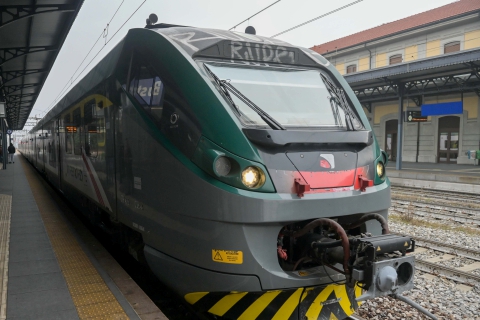 Senza biglietto, dà un pugno alla controllore