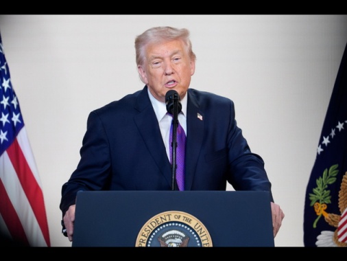 Trump, dazi fino al 25% per chi importa petrolio dall'Iran