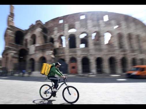 'Rider sfruttati', controllo giudiziario per Foodinho-Glovo